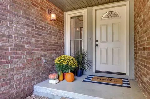 1142 W Maplewood St, Springfield, MO 65807 photo 4