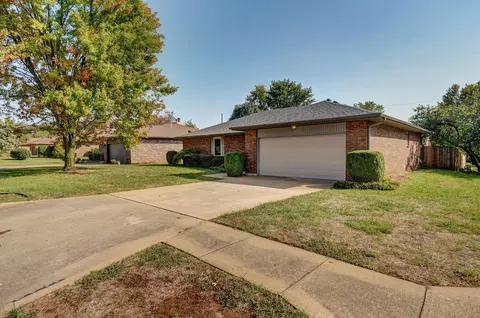 1142 W Maplewood St, Springfield, MO 65807 photo 3