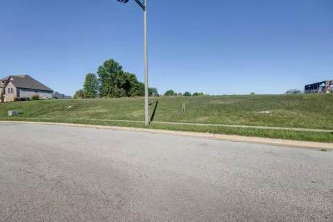 3240 W Bluffview St, Springfield, MO 65810 photo 4