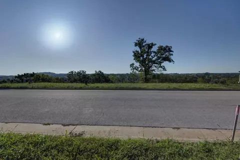 3240 W Bluffview St, Springfield, MO 65810 photo 5