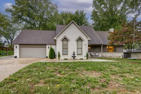 2517 S Camber Ave, Springfield, MO 65809