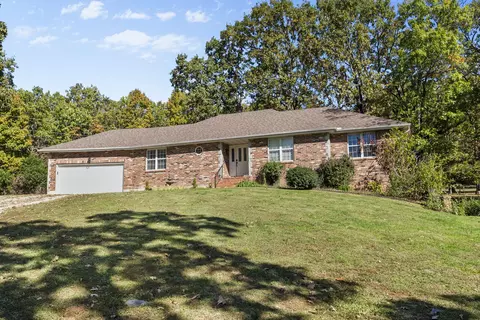 1740 N Pine St, Marshfield, MO 65706