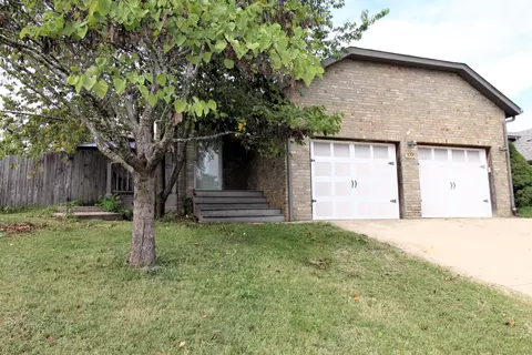 577 S Canterbury Ln, Nixa, MO 65714