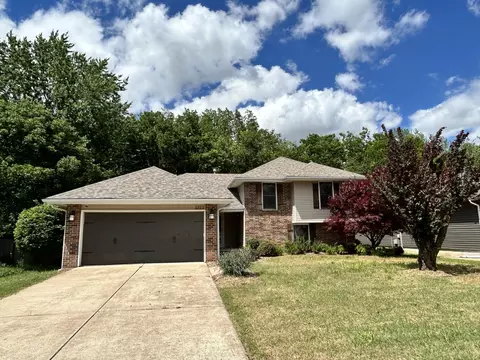 3223 W Primrose St, Springfield, MO 65807