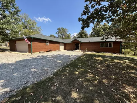102 Lightning Springs Rd, Protem, MO 65733