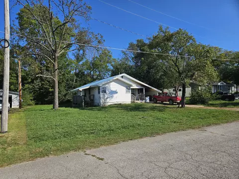 Exterior - 1045 Sycamore St, Cabool, MO 65689 photo 6 of 6
