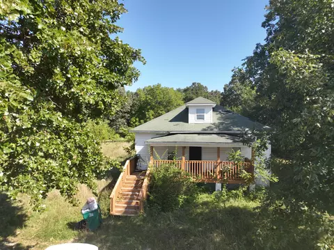 Exterior - 1045 Sycamore St, Cabool, MO 65689 photo 2 of 6