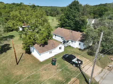 View/Area - 1045 Sycamore St, Cabool, MO 65689 photo 9 of 10