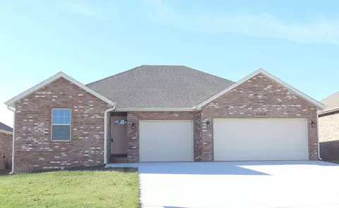 3760 W Riley St, Bolivar, MO 65613