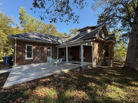 Exterior - 135 S 8th St, Mammoth Spring, AR 72554 photo 6 of 15