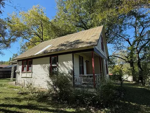 Exterior - 135 S 8th St, Mammoth Spring, AR 72554 photo 14 of 15
