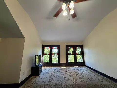 Living - 135 S 8th St, Mammoth Spring, AR 72554 photo 2 of 2