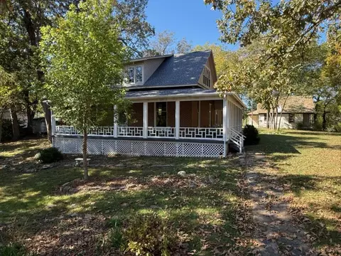 Exterior - 135 S 8th St, Mammoth Spring, AR 72554 photo 13 of 15