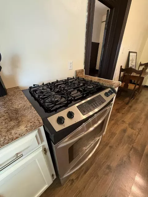 Kitchen - 135 S 8th St, Mammoth Spring, AR 72554 photo 3 of 4