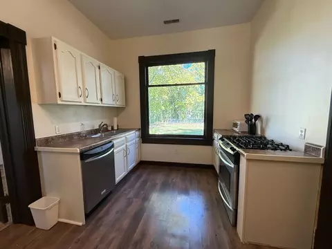 Kitchen - 135 S 8th St, Mammoth Spring, AR 72554 photo 2 of 4