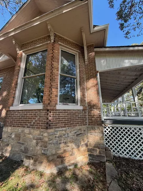 Exterior - 135 S 8th St, Mammoth Spring, AR 72554 photo 5 of 15