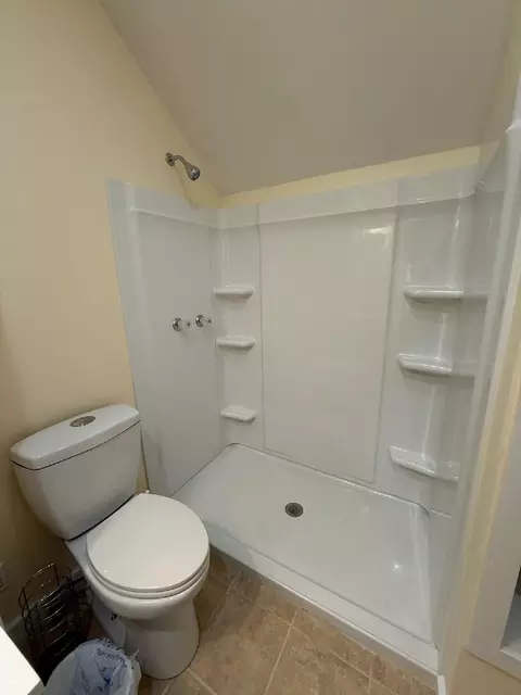 Bath - 135 S 8th St, Mammoth Spring, AR 72554 photo 5 of 5