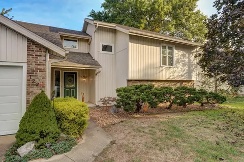 1221 E Knobhill St, Springfield, MO 65804