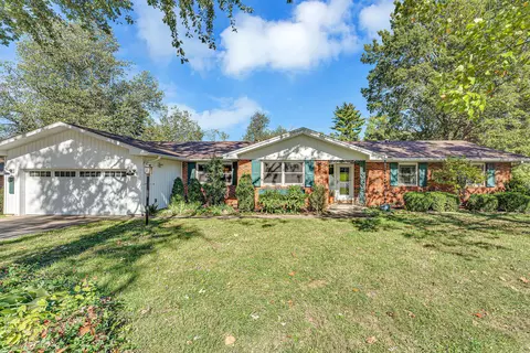 2413 S Claremont Cir, Springfield, MO 65804