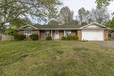 824 Highland Dr, Aurora, MO 65605