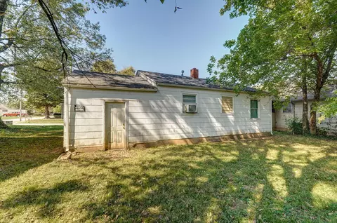 Exterior - 852 S New Ave, Springfield, MO 65806 photo 5 of 7