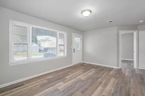 Living - 852 S New Ave, Springfield, MO 65806 photo 2 of 3