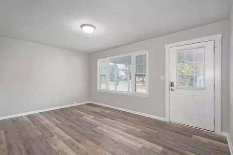 Living - 852 S New Ave, Springfield, MO 65806 photo 1 of 3
