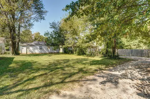 Exterior - 852 S New Ave, Springfield, MO 65806 photo 6 of 7