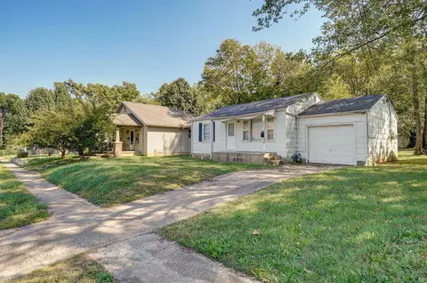 Exterior - 852 S New Ave, Springfield, MO 65806 photo 3 of 7