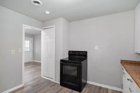 Entry Way - 852 S New Ave, Springfield, MO 65806 photo 2 of 3