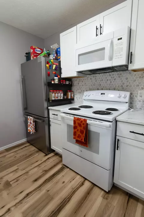 Kitchen - 222 N Westport Ave, Springfield, MO 65802 photo 4 of 5