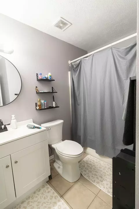 Bath - 222 N Westport Ave, Springfield, MO 65802 photo 2 of 3