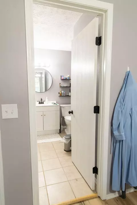 Bath - 222 N Westport Ave, Springfield, MO 65802 photo 1 of 3