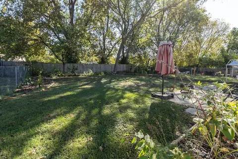 Exterior - 222 N Westport Ave, Springfield, MO 65802 photo 5 of 9