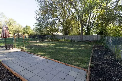 Exterior - 222 N Westport Ave, Springfield, MO 65802 photo 4 of 9