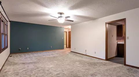 600 E Chestnut St, Bolivar, MO 65613 photo 2