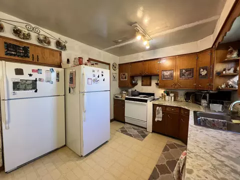 Kitchen - 494 N T Hwy, Birch Tree, MO 65438 photo 2 of 2