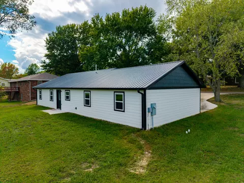 Exterior - 912 Posey St, Ava, MO 65608 photo 3 of 10