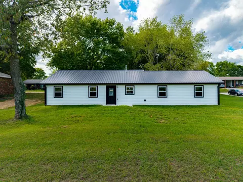 Exterior - 912 Posey St, Ava, MO 65608 photo 2 of 10