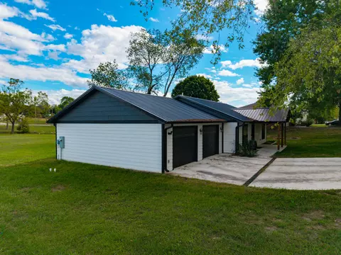 Exterior - 912 Posey St, Ava, MO 65608 photo 8 of 10