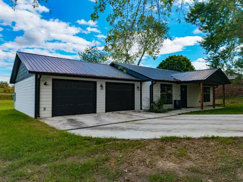 Exterior - 912 Posey St, Ava, MO 65608 photo 5 of 10