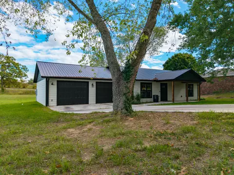Exterior - 912 Posey St, Ava, MO 65608 photo 9 of 10