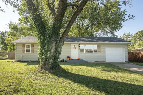 909 Hamilton St, Mount Vernon, MO 65712