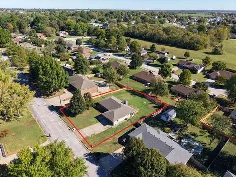 820 S Barwick Pl, Willard, MO 65781 photo 3