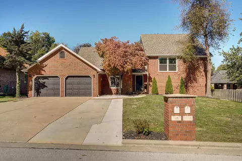 1117 W Woodhaven St, Springfield, MO 65810