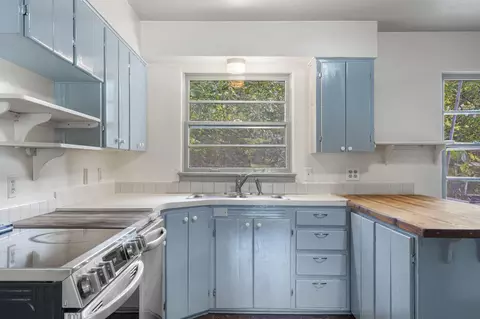Kitchen - 209 Mcfarland St, Branson, MO 65616 photo 4 of 8