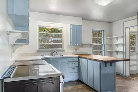 Kitchen - 209 Mcfarland St, Branson, MO 65616 photo 6 of 8