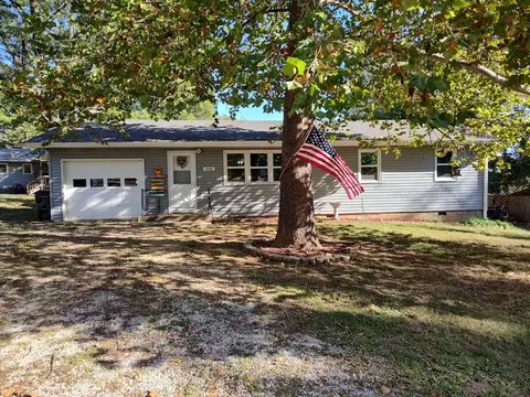 608 N Terrace Ln, Stockton, MO 65785