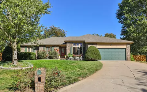 669 E Grayrock Pl, Springfield, MO 65810