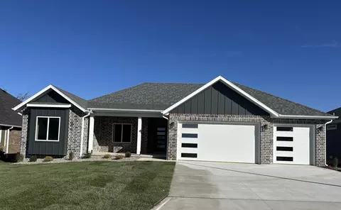 865 E Ashford Ave, Nixa, MO 65714